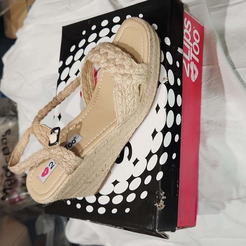 Jute NWT in box platform sandal tan/beige size 7